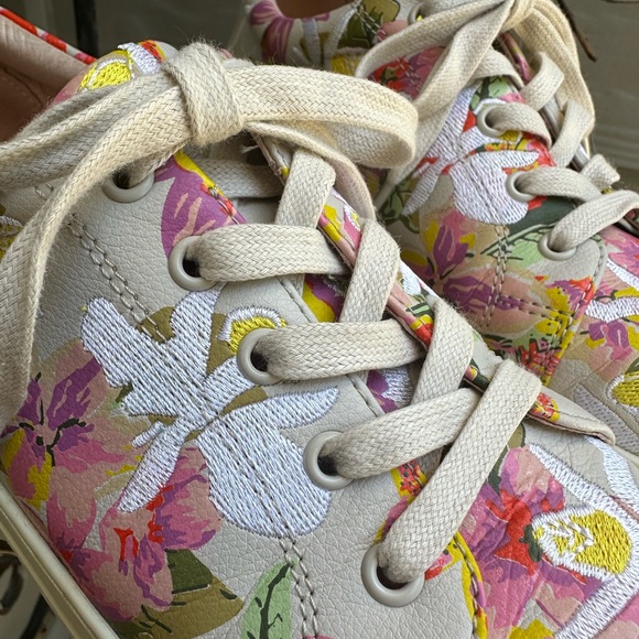J/SLIDES NYC Women's Floral Sneakers - Picture 8 of 8
